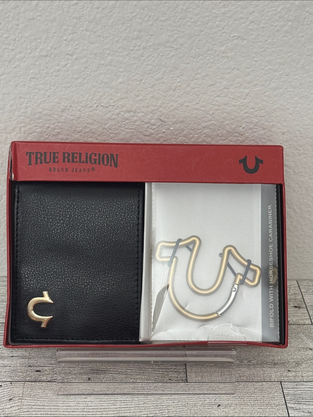 True Religion Black Leather Card Holder with Horseshoe Carabiner NWT